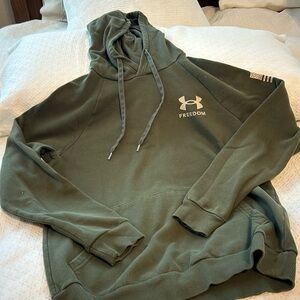 Under Armour men’s small hoodie